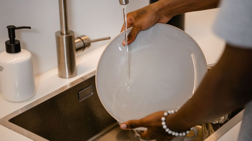 Illustrative image for the article: Hand Dishwashing Liquid Development: Grease Removal, Foam Endurance and Cost per Wash.