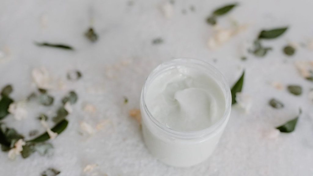 Illustrative image for the article: Cream and Emulsion Manufacturing: Selecting O/W or W/O Systems and Diagnosing Separation.